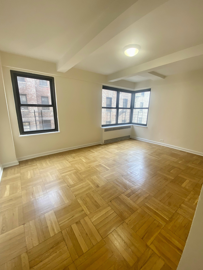 930 Grand Concourse - Photo 2