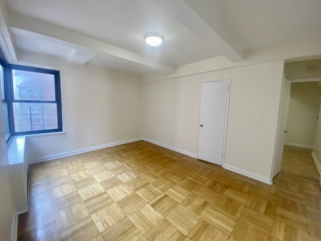 930 Grand Concourse - Photo 3