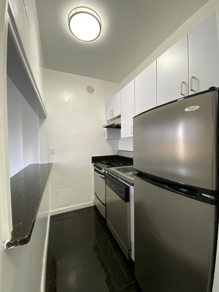 160 West 73rd Street - Photo 4