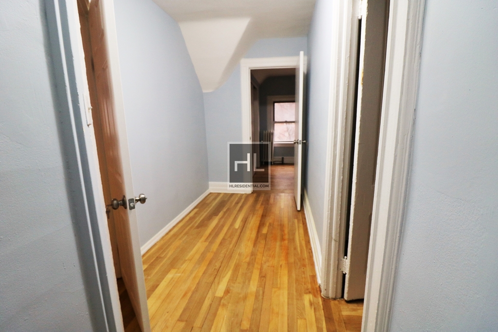 596 East 7 Street - Photo 6