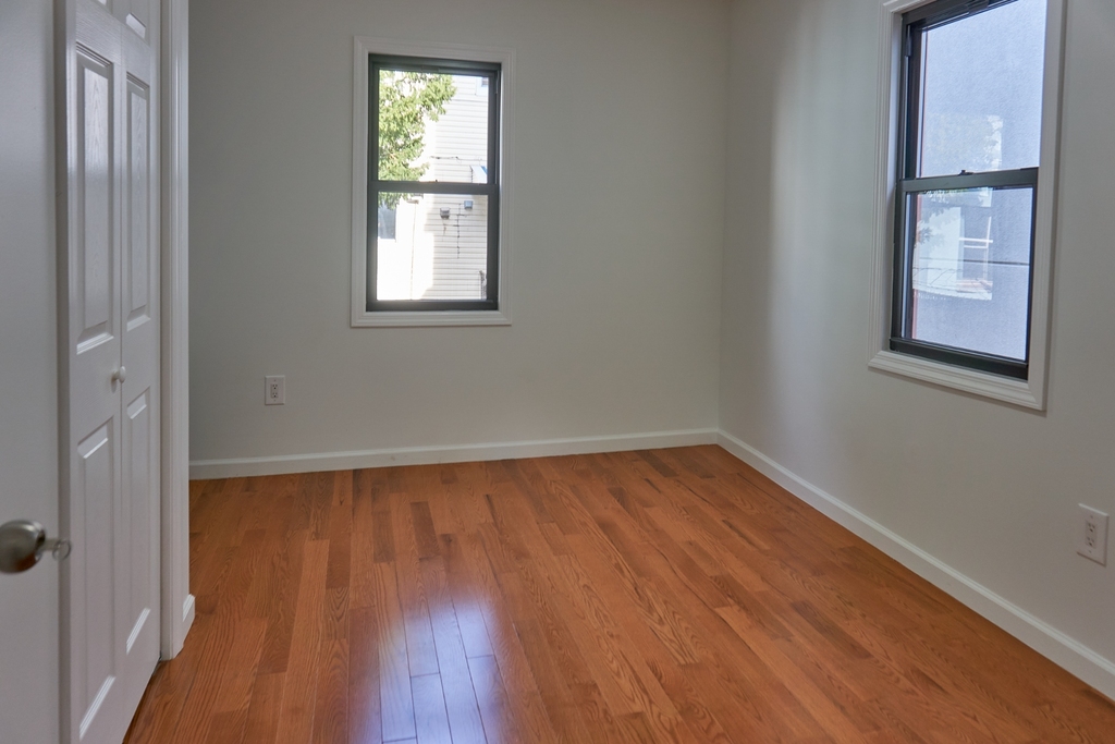 23-10 40th Avenue - Photo 6