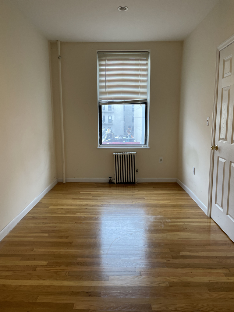 24-35 Steinway Street - Photo 1