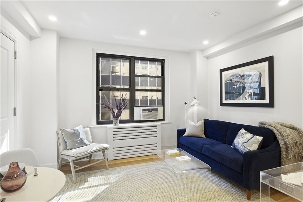 160 East 48th Street - Photo 1