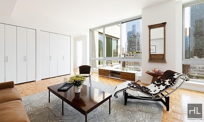 West 37th Street - Photo 12