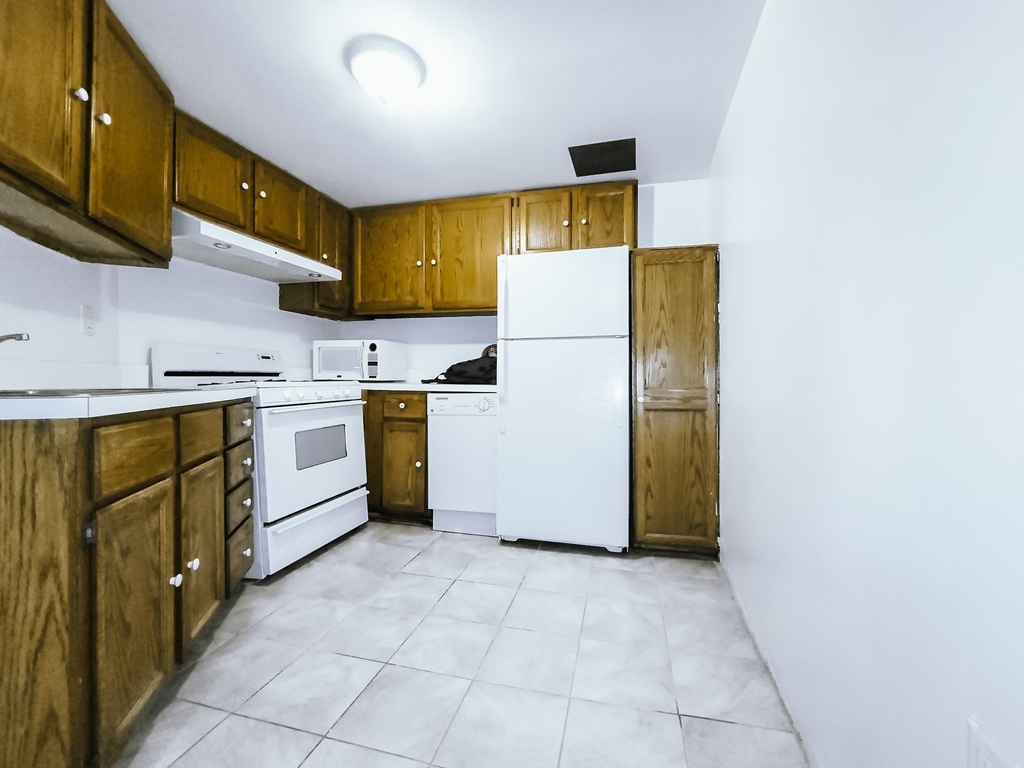 333 East 84th Street - Photo 2