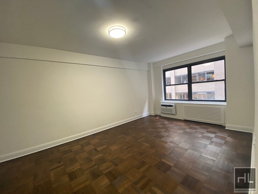 East 57 Street - Photo 2