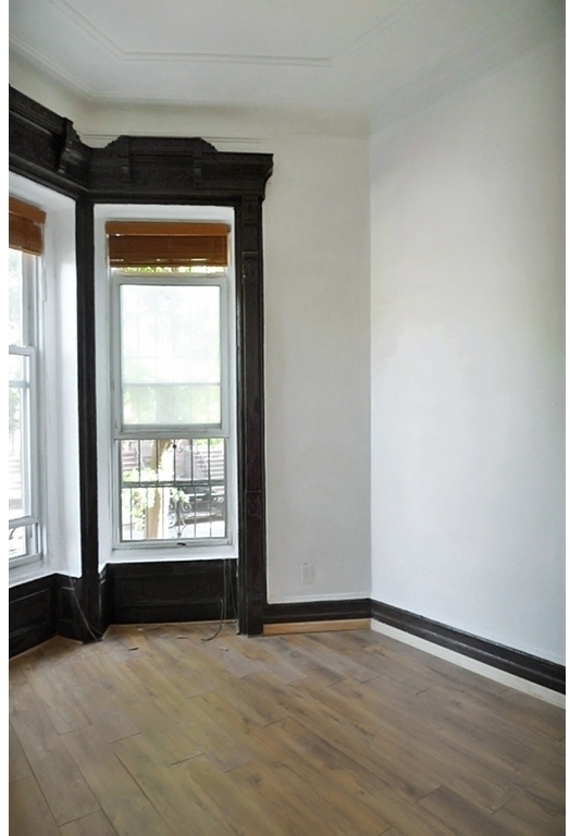 902 Greene Avenue - Photo 2