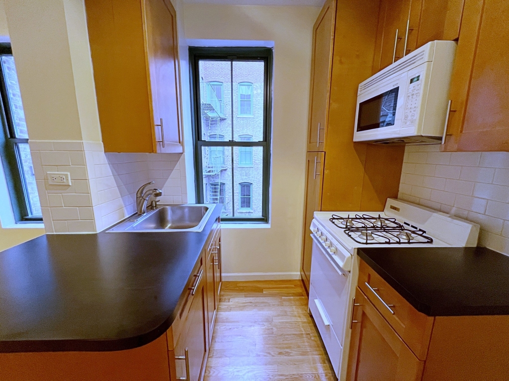 East 79th Street - Photo 3