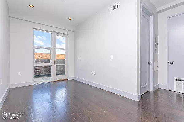 56 Box Street - Photo 4
