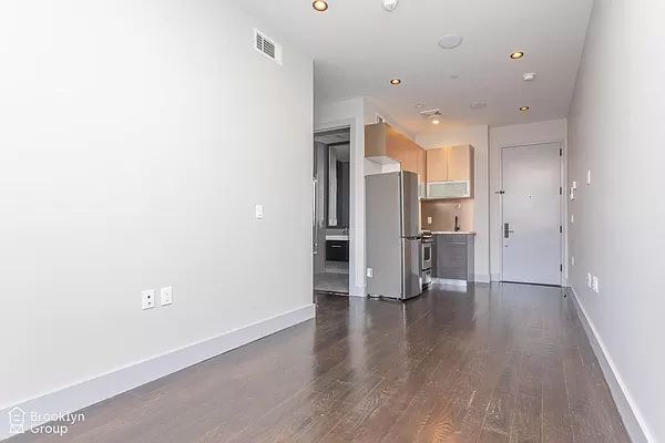 56 Box Street - Photo 3