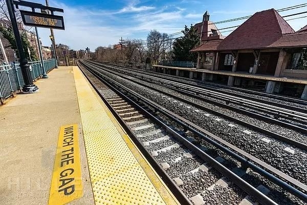 Queens Blvd - Photo 18