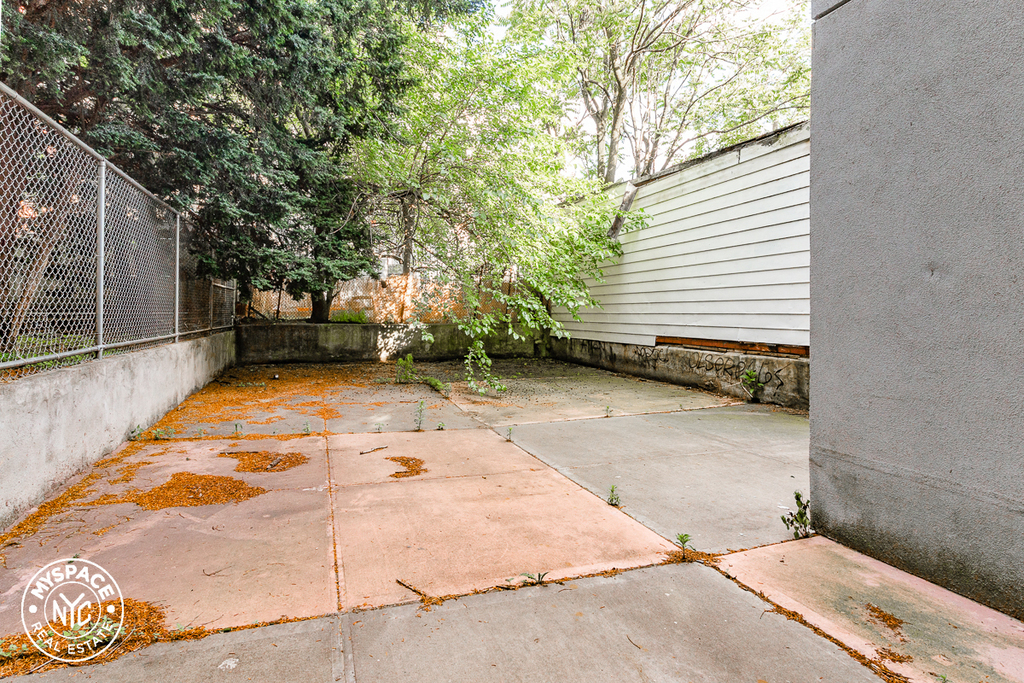 274 Jefferson Street - Photo 10