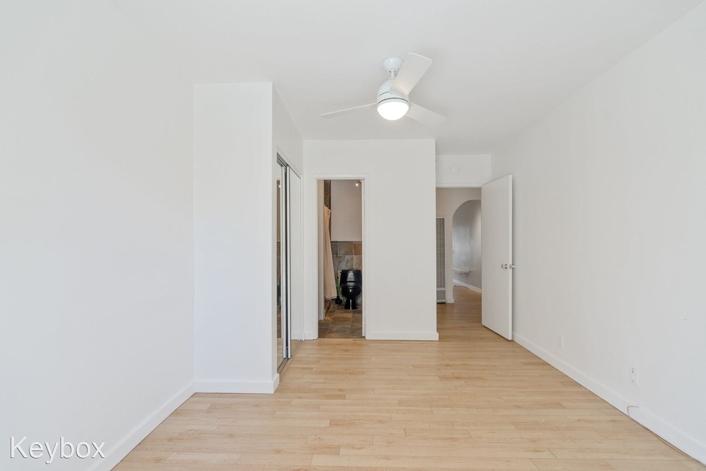 639 Bay Street - Photo 8