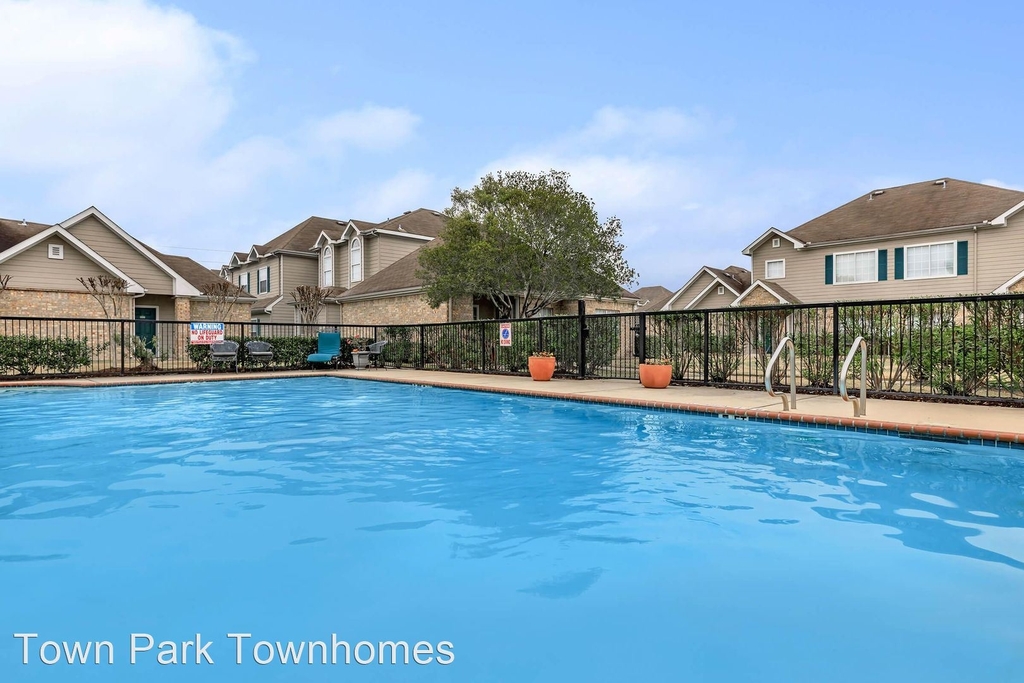 9950 Town Park Townhomes - Photo 1