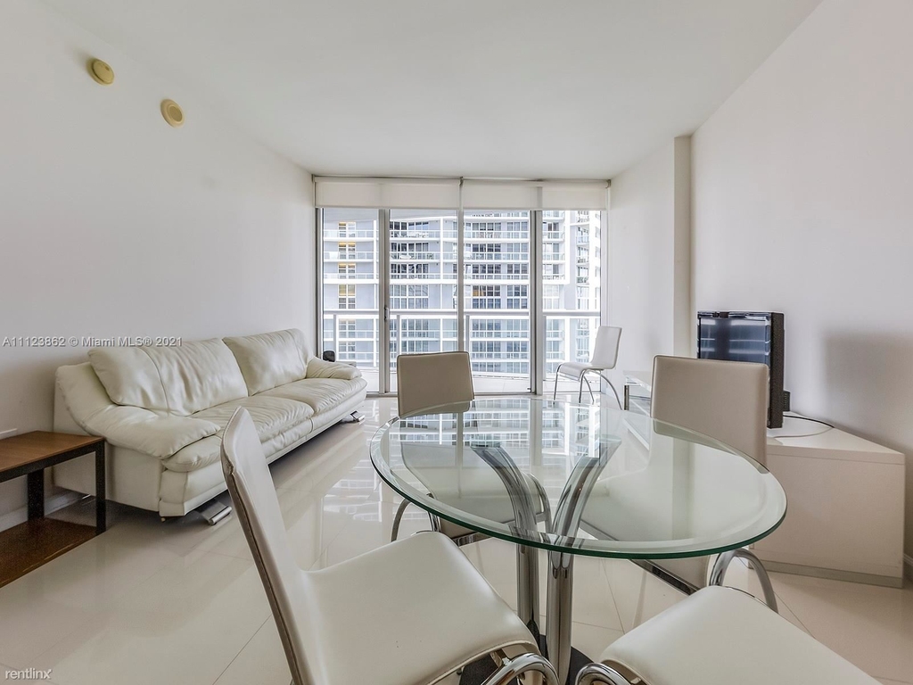 495 Brickell Ave Apt 2806 - Photo 2