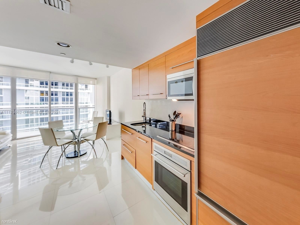 495 Brickell Ave Apt 2806 - Photo 1