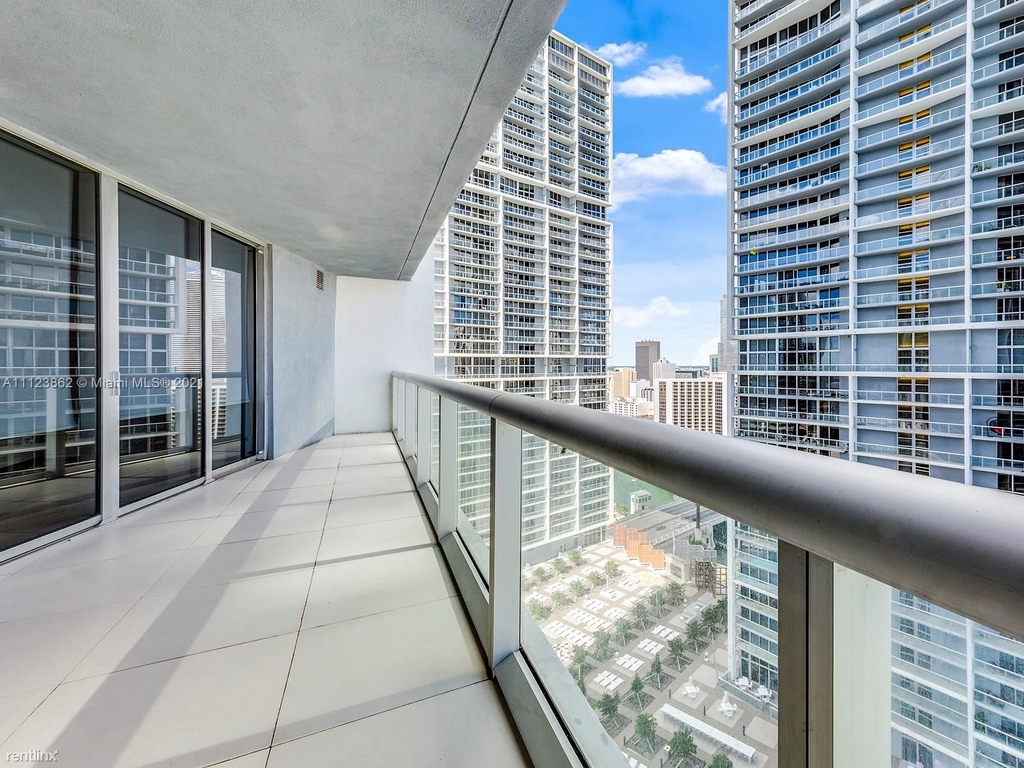 495 Brickell Ave Apt 2806 - Photo 4