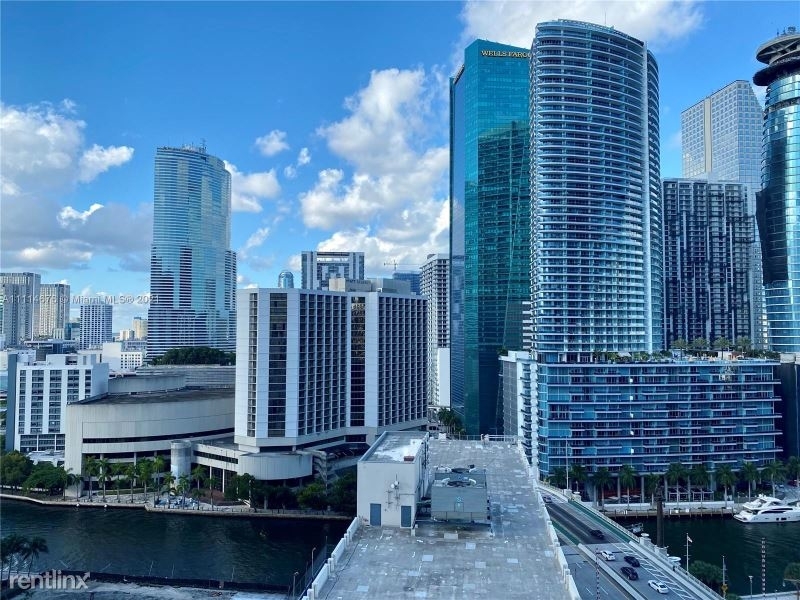 500 Brickell Ave 2003 - Photo 5