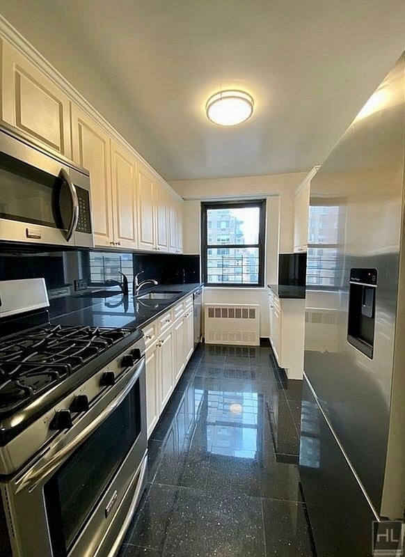 East 86th Street - Photo 2