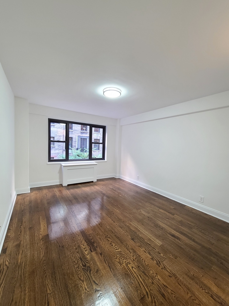 405 East 56th Street - Photo 5