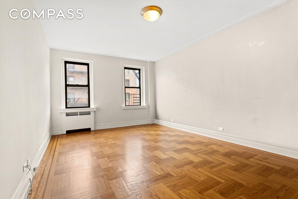 West 184th Street - Photo 5