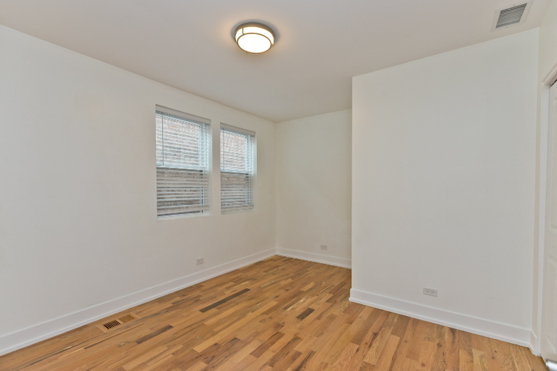 2509 N Clybourn Ave - Photo 2