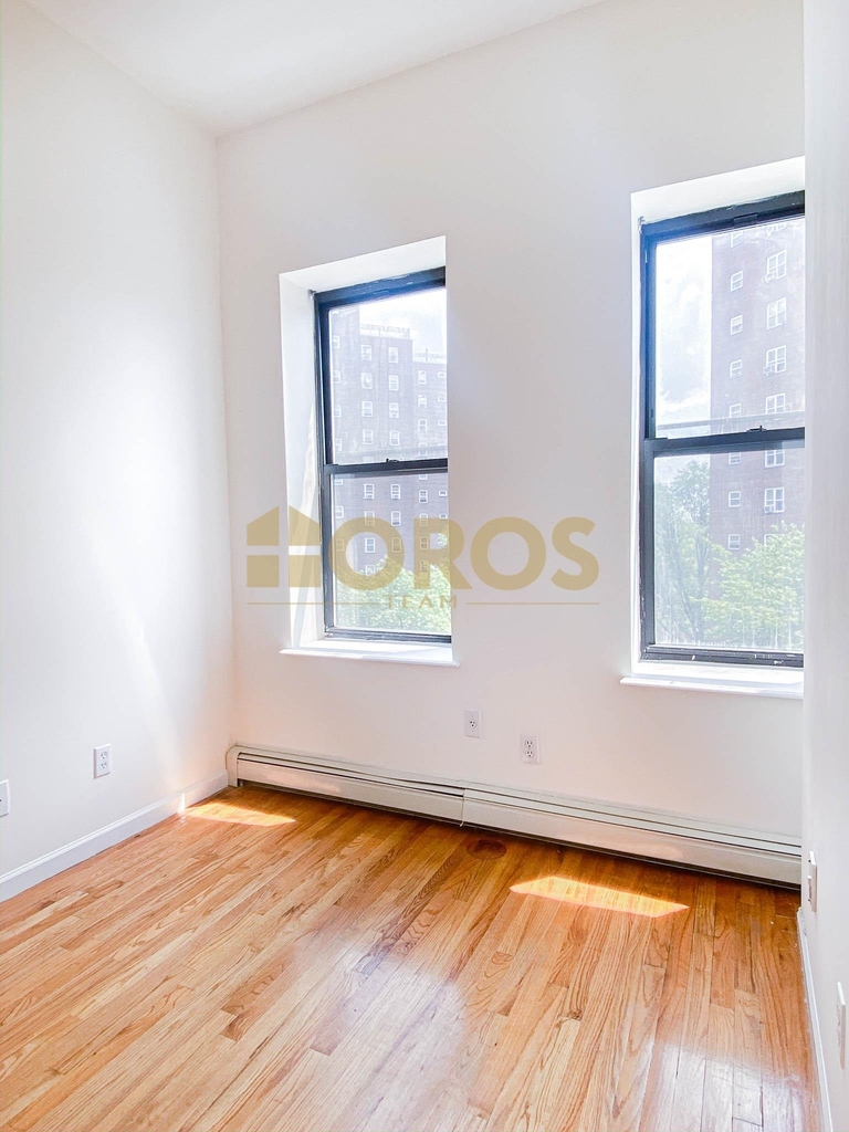 283 East 7th Street - Photo 2