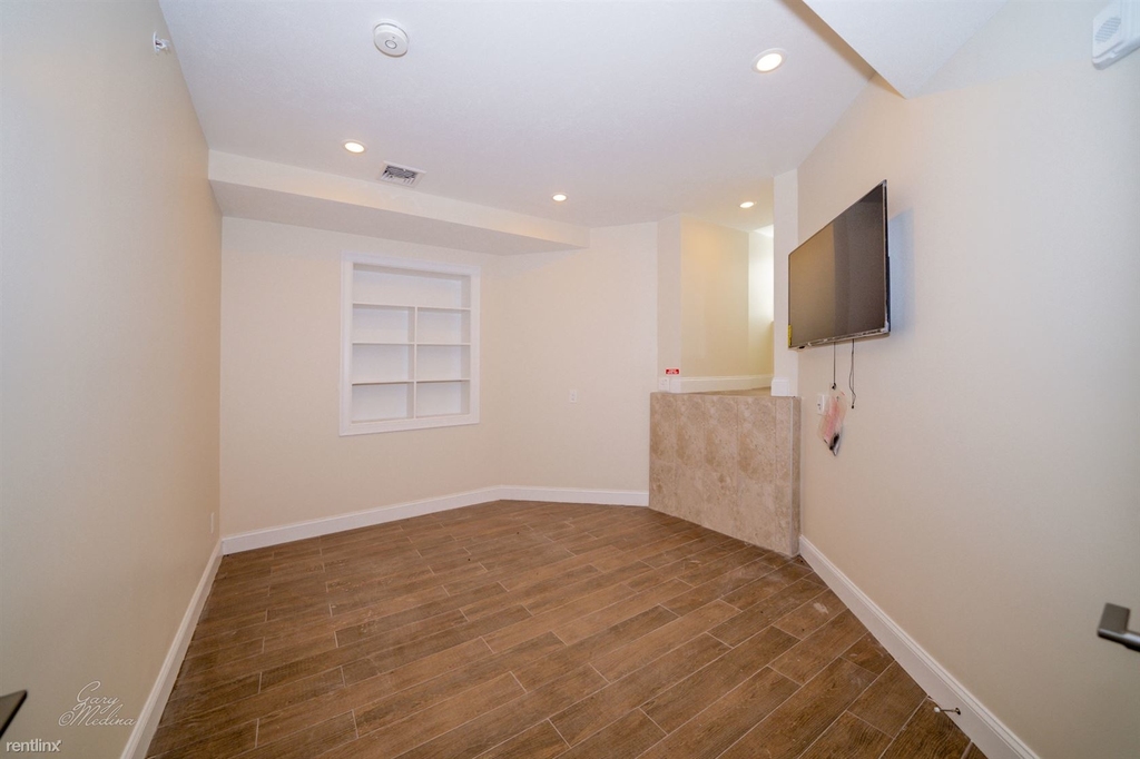 1616 Beacon St # 1 - Photo 9