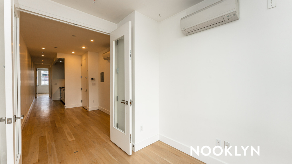 87 Montrose Avenue - Photo 10