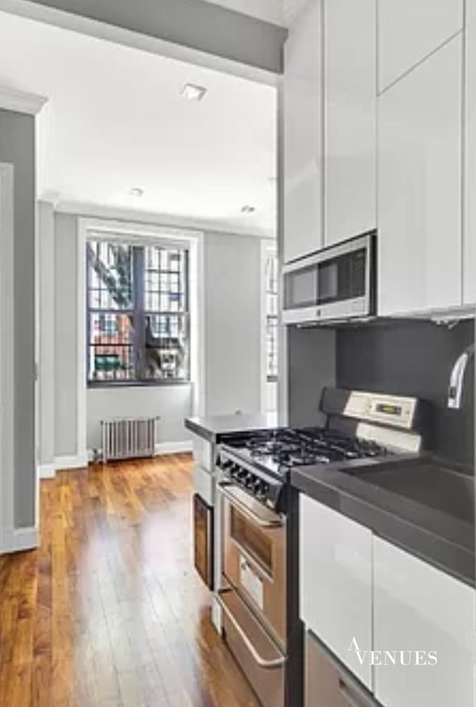 East 58th Street - Photo 7