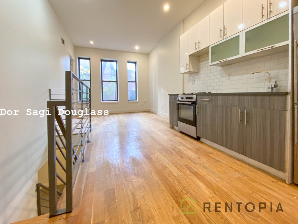 474 Lafayette Avenue - Photo 3