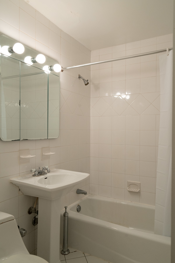 420 East 80th Street - Photo 5