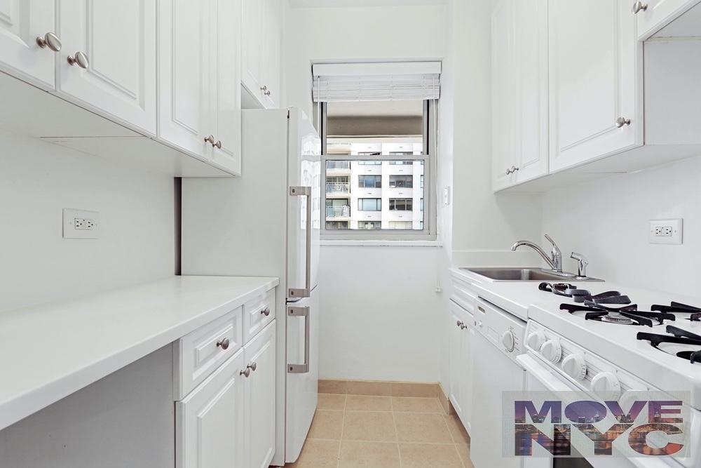 136 East 55th Street - Photo 0