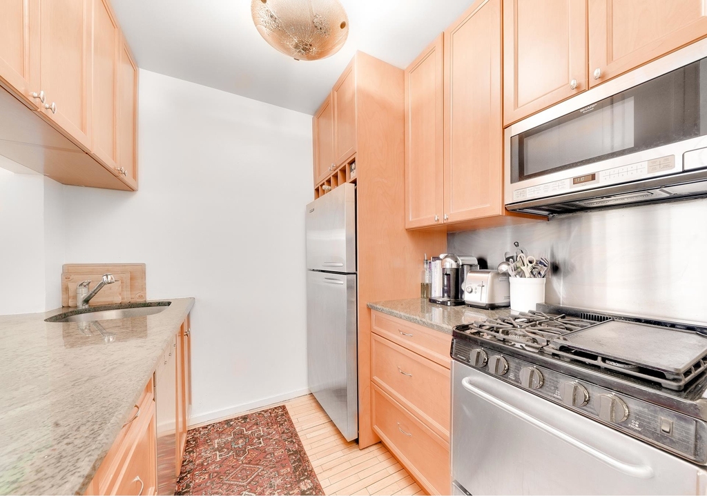 250 W 90th St - Photo 5