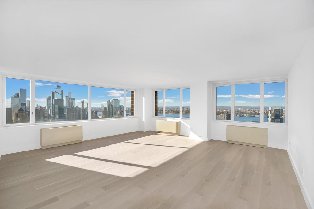 322 W 57th St - Photo 1