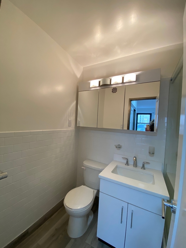 401 East 88th Street - Photo 7