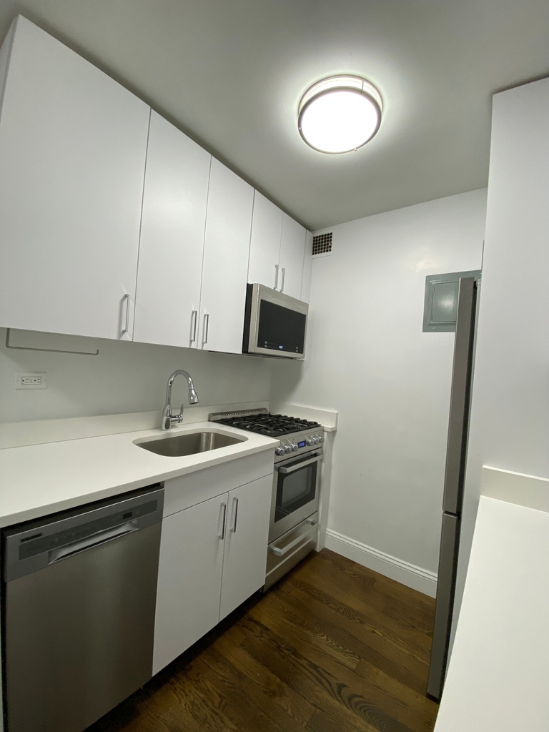 401 East 88th Street - Photo 5