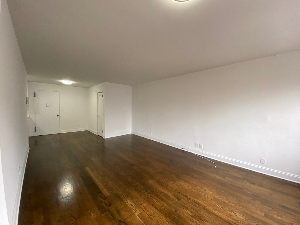 401 East 88th Street - Photo 2