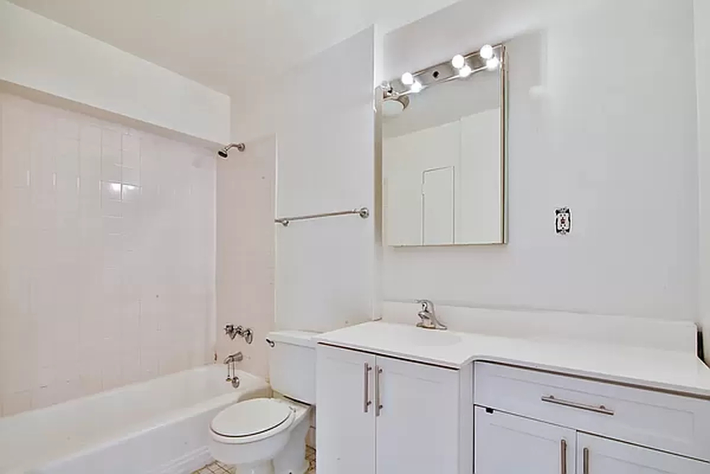 236 East 36th Street - Photo 3