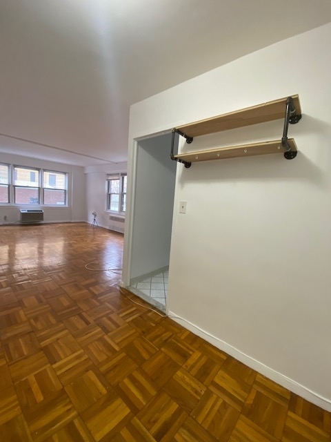 155 East 38th Street - Photo 2