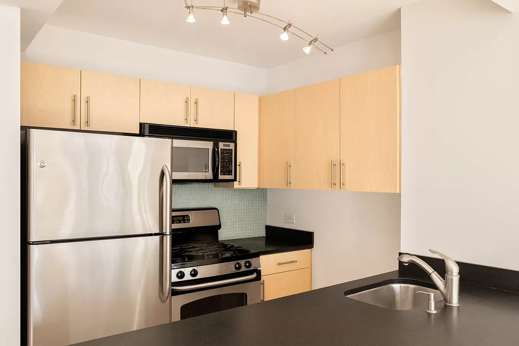 155 West 21st Street - Photo 1