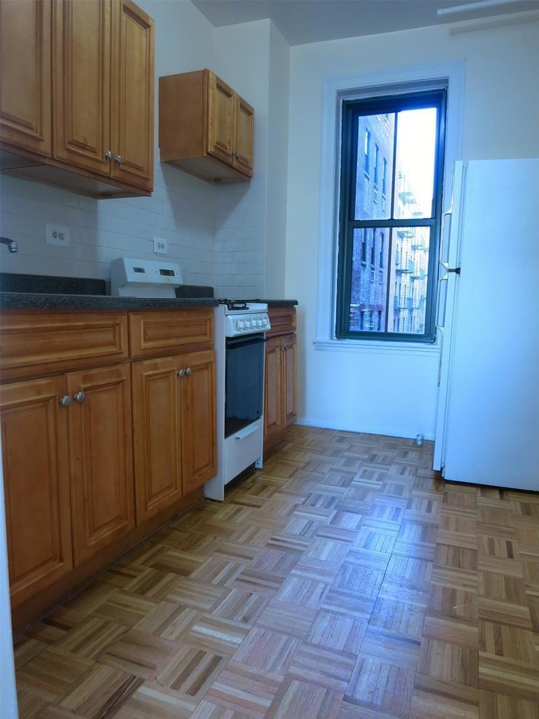 542 East 79th Street - Photo 3