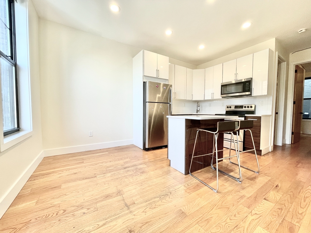 386 East 23rd Street - Photo 2