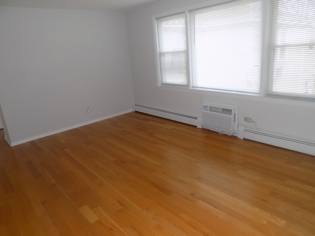 5700 West Montrose Avenue - Photo 6