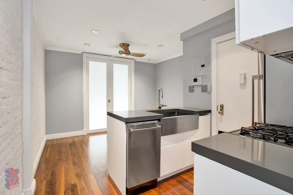 529 East 6th Street - Photo 2