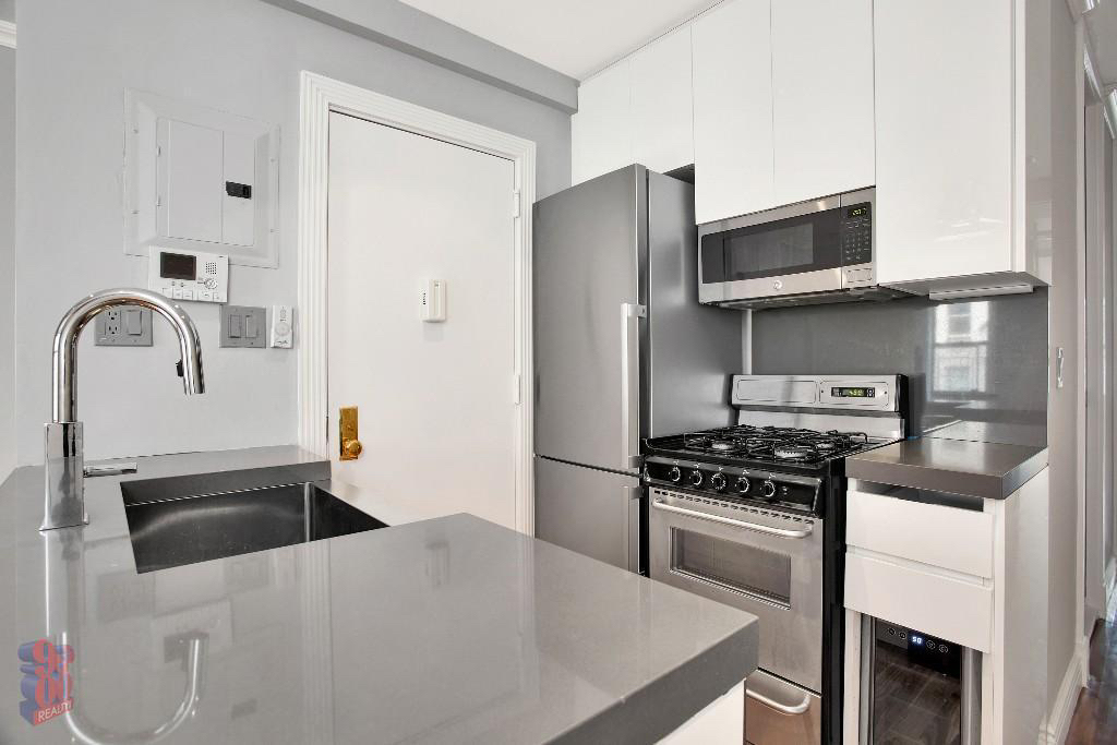 529 East 6th Street - Photo 1