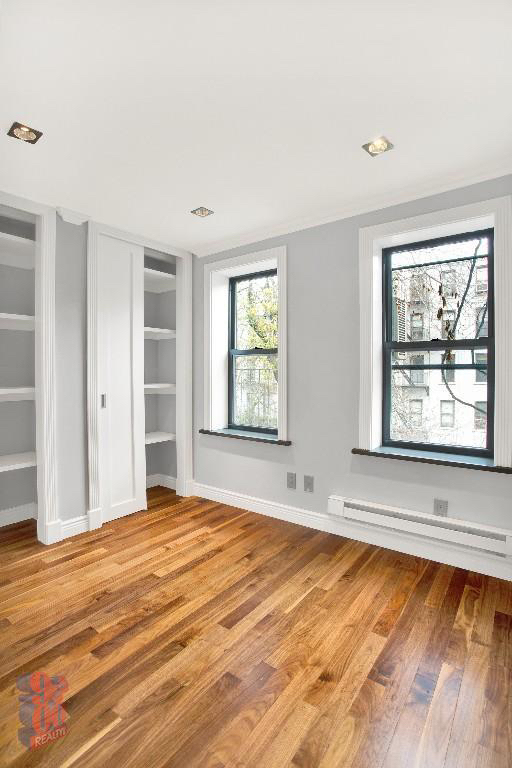 529 East 6th Street - Photo 0