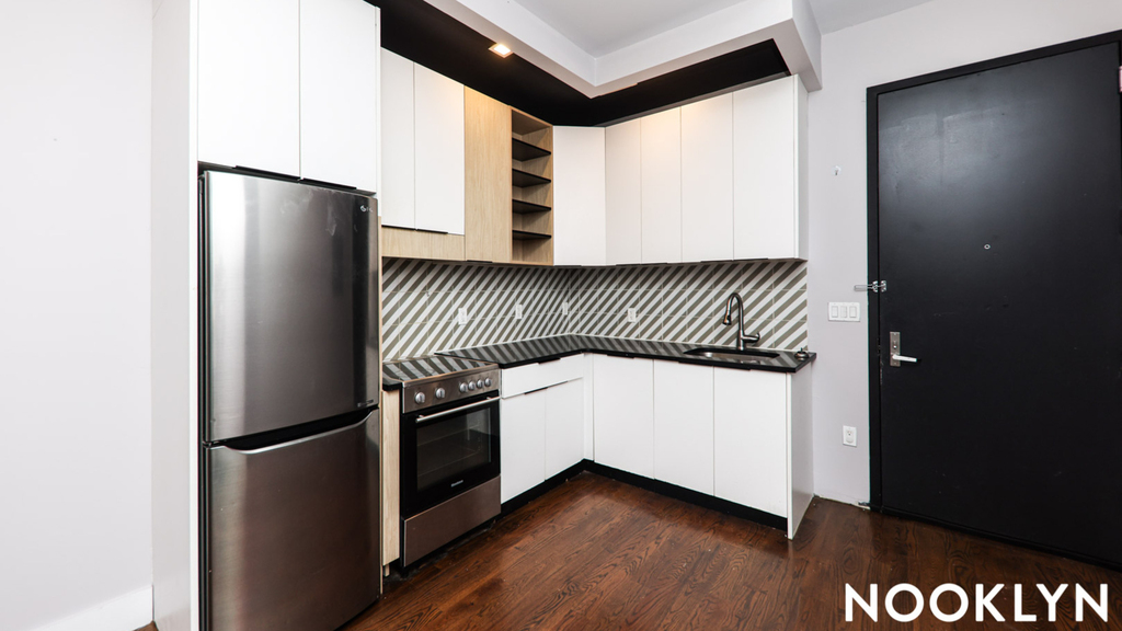 1605 New York Avenue - Photo 1