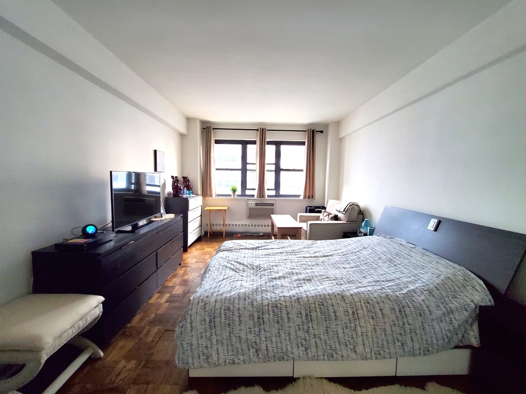 205 East 69th Street - Photo 9