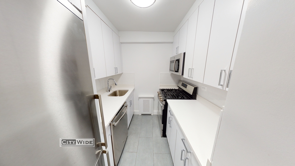 405 East 56th St - Photo 5